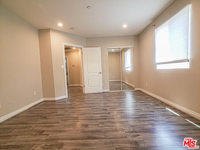 Building Photo - 963 N Wilton Pl