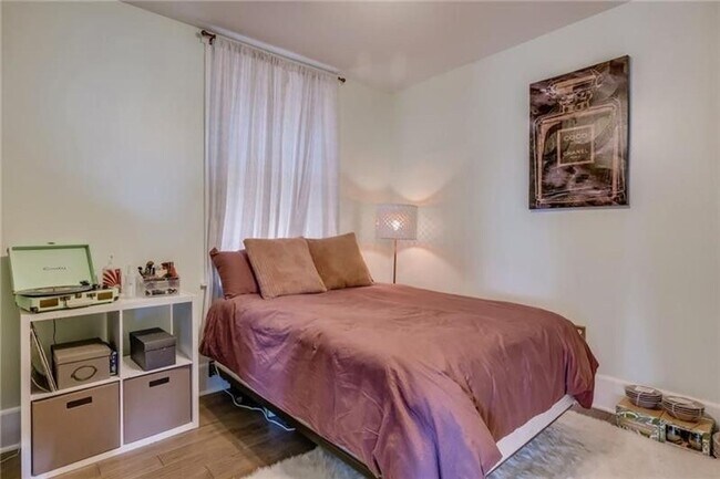 Building Photo - 13-15 Bailey