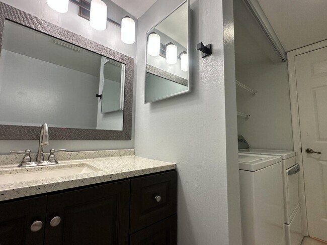 Building Photo - 303 Waterview Dr