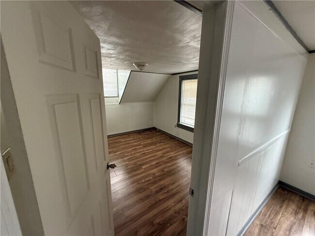 Building Photo - 24 Vale St