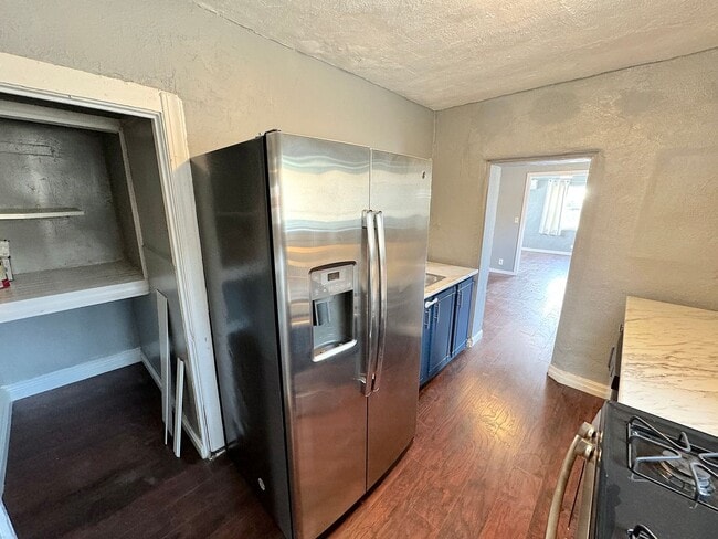 Building Photo - 3906 Tularosa Ave