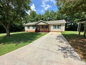 Building Photo - Remarkable Value. Unbeatable Location.