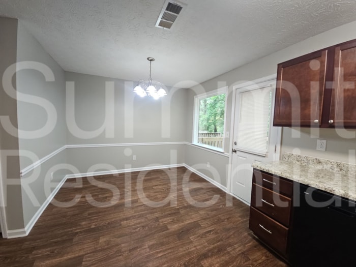 Building Photo - 2651 Parkside Way SW
