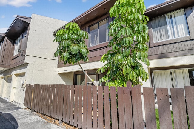 Building Photo - 5352 Bosque Ln