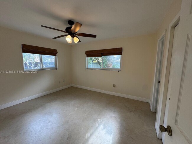 Building Photo - 18600 SW 97th Ave