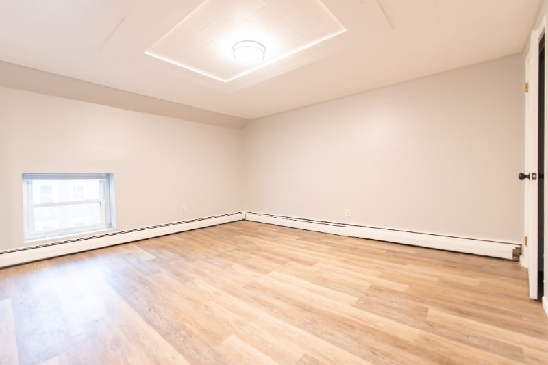 Building Photo - 672 N Main St