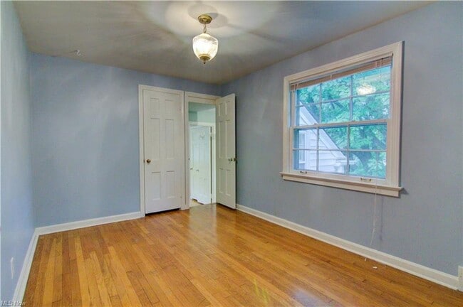 Building Photo - 4 Bed 3.5 Bath in Cleveland Heights - You ...