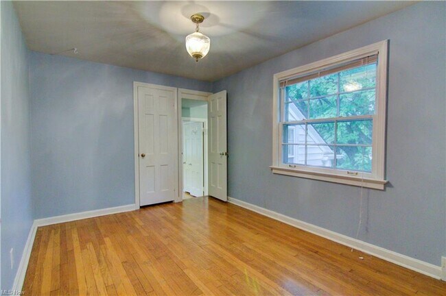 Building Photo - 4 Bed 3.5 Bath in Cleveland Heights - You Don't Want To Miss This!