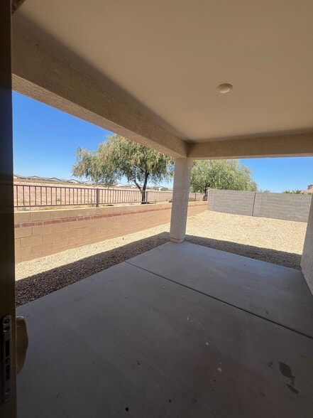 Building Photo - 42132 W Manderas Ln