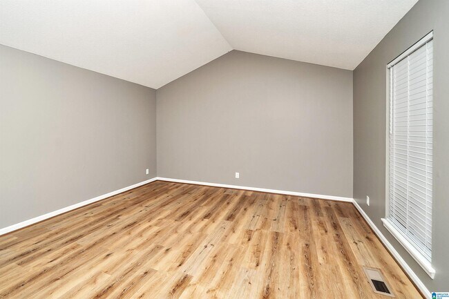 Building Photo - 18 Polaris Cir