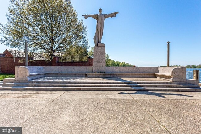 Building Photo - 1425 4th St SW