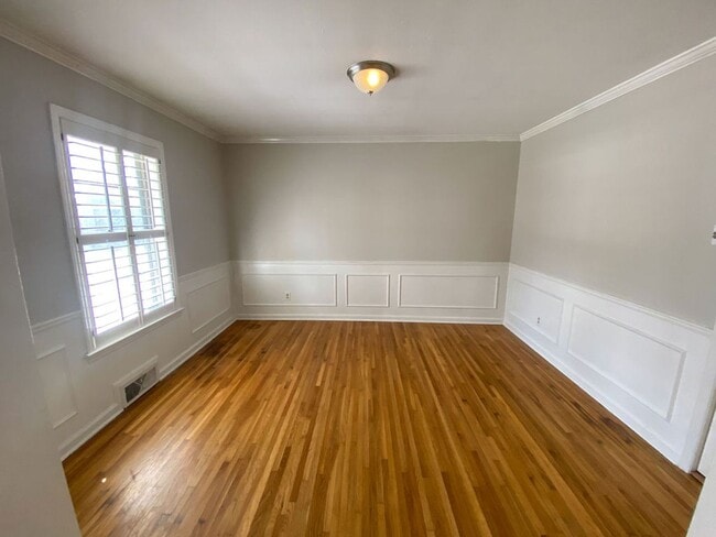 Building Photo - 5867 Brierdale Ave