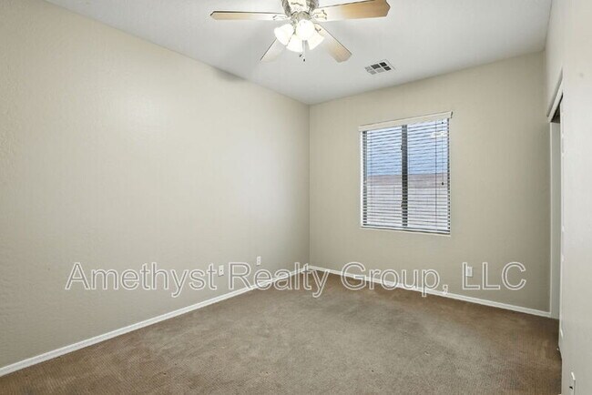 Building Photo - 2313 W Bonanza Ln