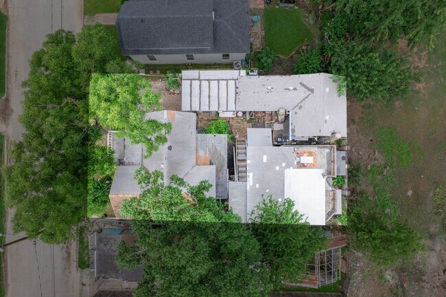 Building Photo - 523 Jenkins St
