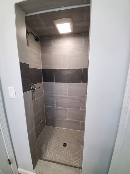 Building Photo - 15012 Eastwood Ave