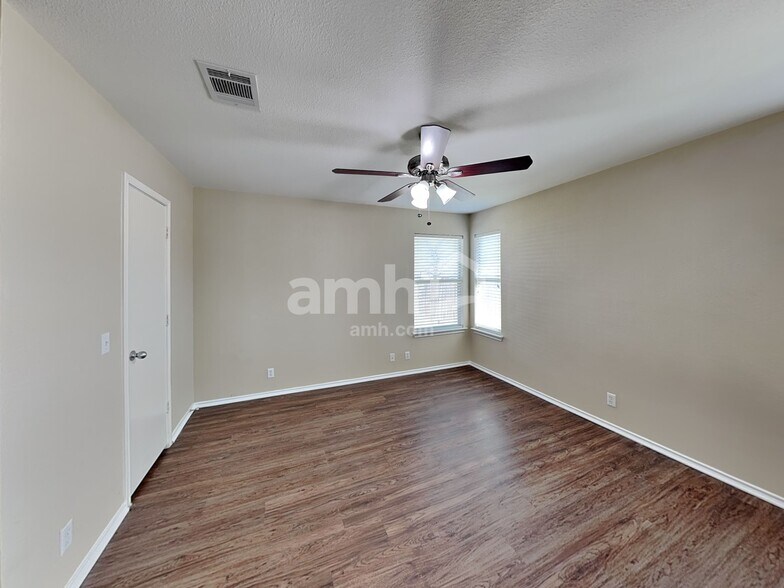 Building Photo - 224 Tolcarne Dr