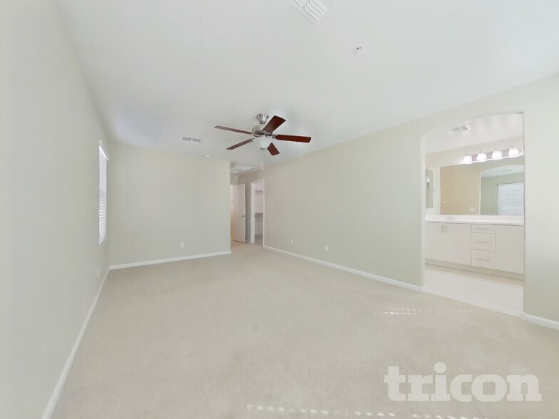 Building Photo - 12573 W Hummingbird Terrace