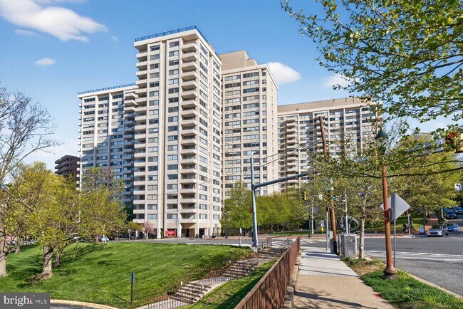 Building Photo - 5500 Friendship Blvd