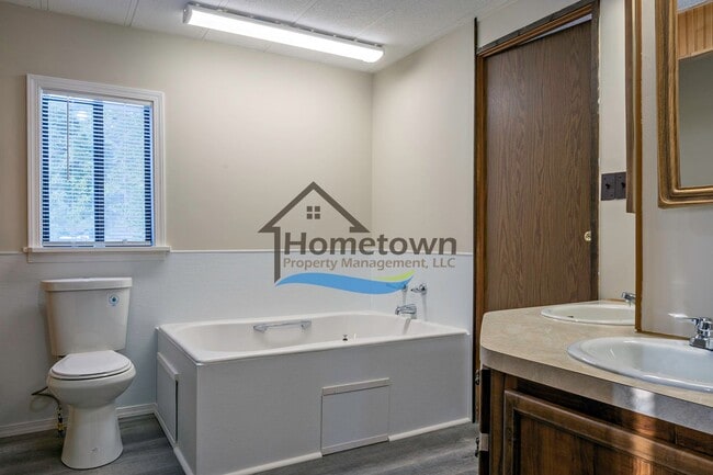 Building Photo - 563 Terry Trl
