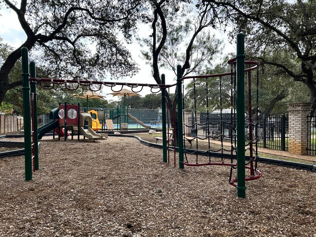 Building Photo - 5706 Quail Crown