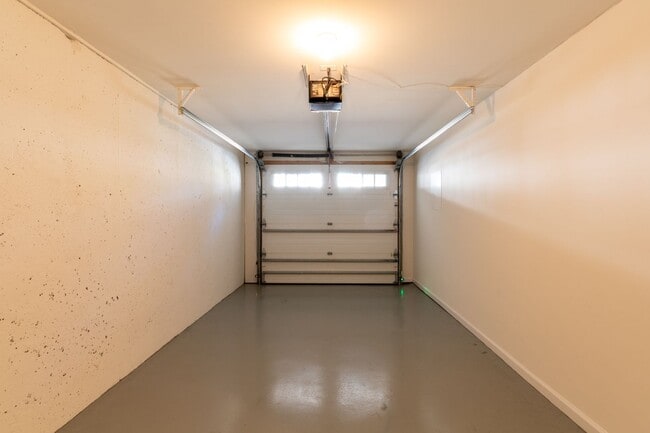 Building Photo - 128 Old Fifth Cir