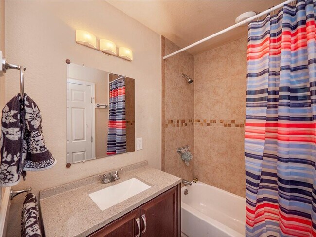 Building Photo - 691 Tamarack Dr