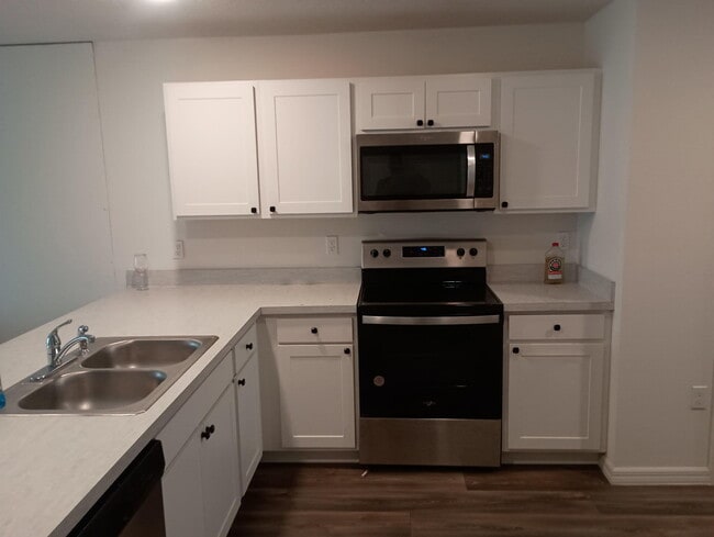 Building Photo - 357 SE Starfish Ave