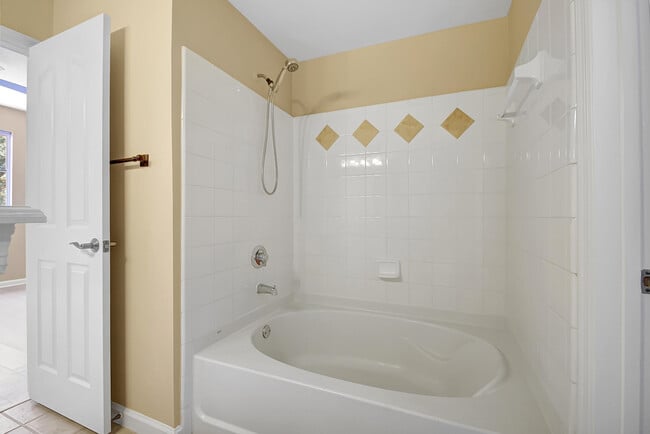 Building Photo - 2030 Alta Meadows Ln