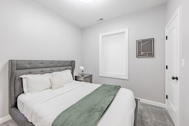 Building Photo - 4634 S Langley Ave