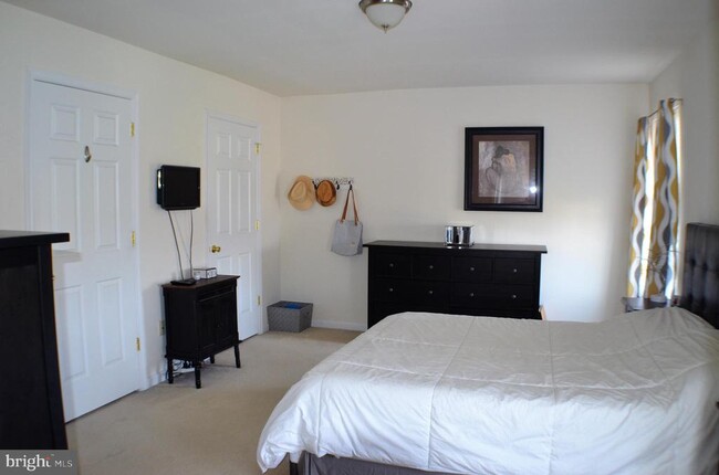 Building Photo - 5255 Spring Ridge Dr E