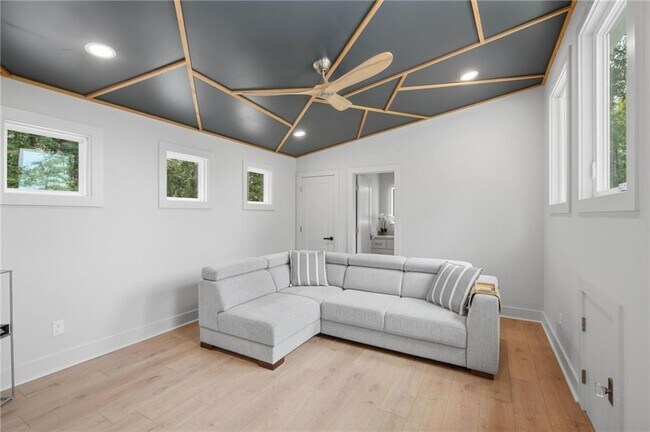 Building Photo - 161 Hoot Owl Ln