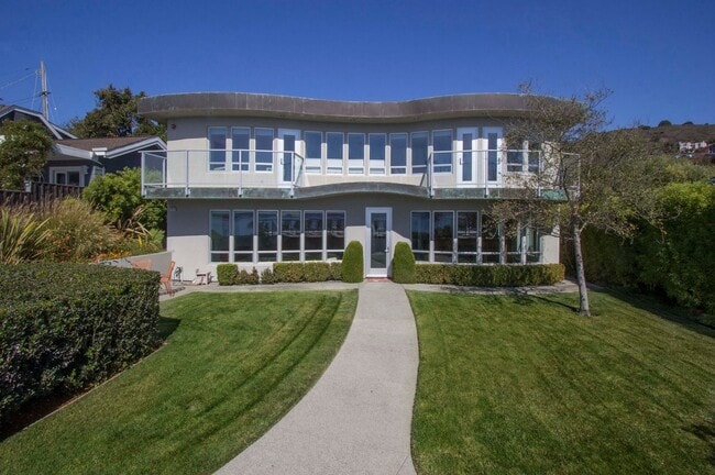 Building Photo - 747 Tiburon Blvd