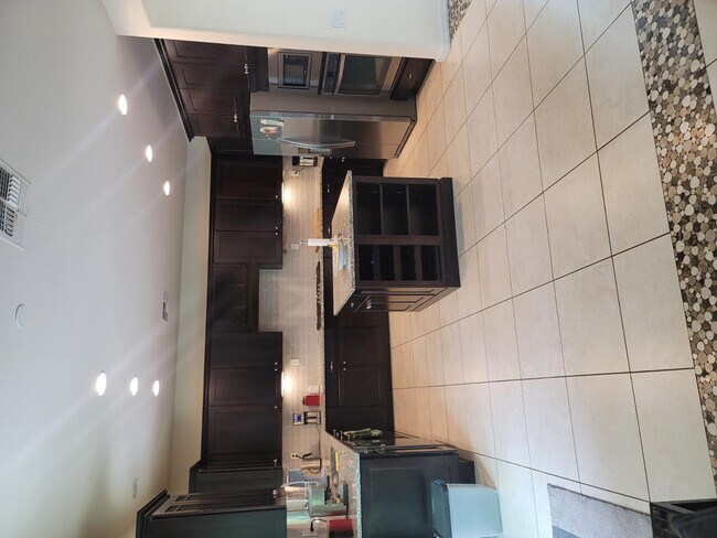 Building Photo - 3826 E Cat Balue Dr