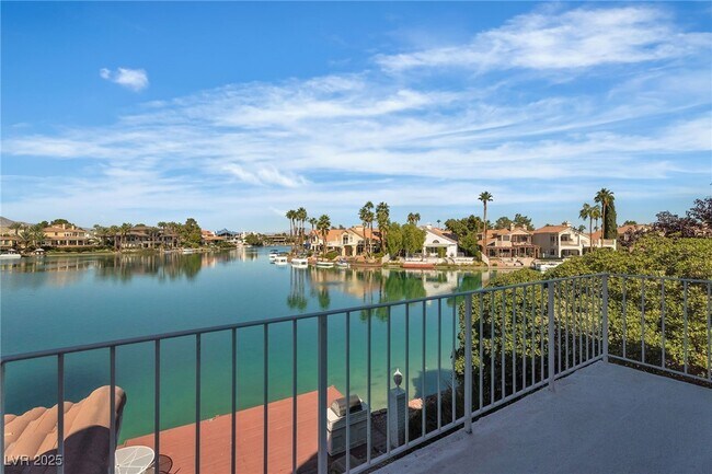 Building Photo - 8744 Captains Pl