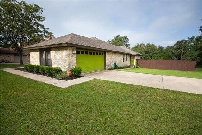 Building Photo - 309 Juniper Dr