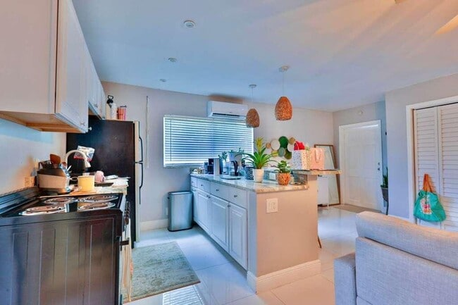 Building Photo - 4000 NW 3rd Ave