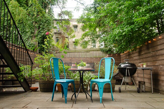 Building Photo - 124 Covert St