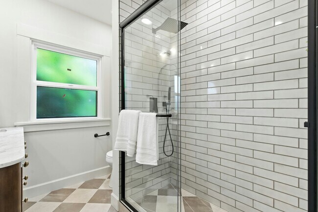 Building Photo - 5020 Golden Gate Ave