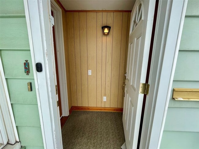 Building Photo - 206 E Edwards St