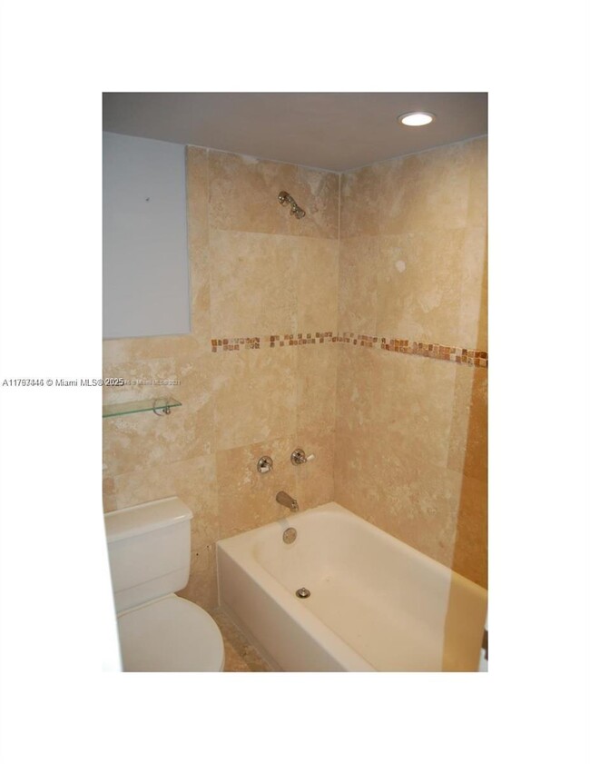 Building Photo - 3301 N Country Club Dr