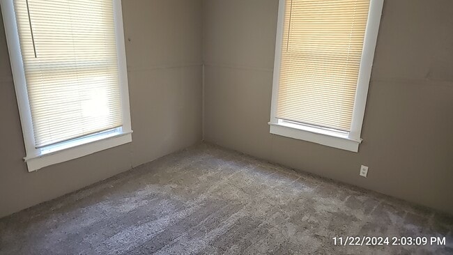 Building Photo - 716 Bronson St