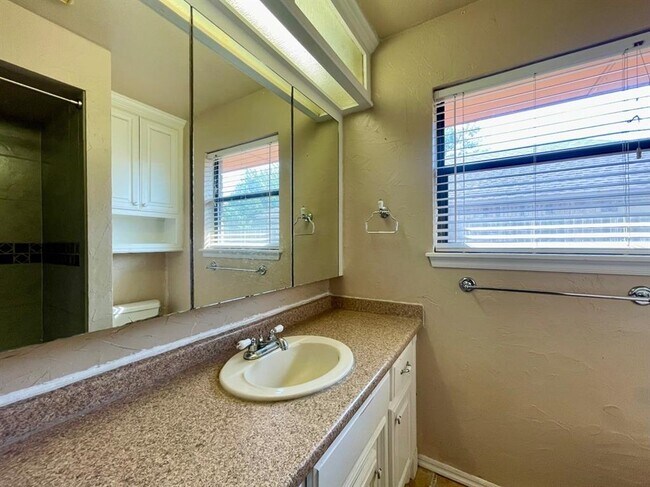 Building Photo - 1319 W Aries Rd