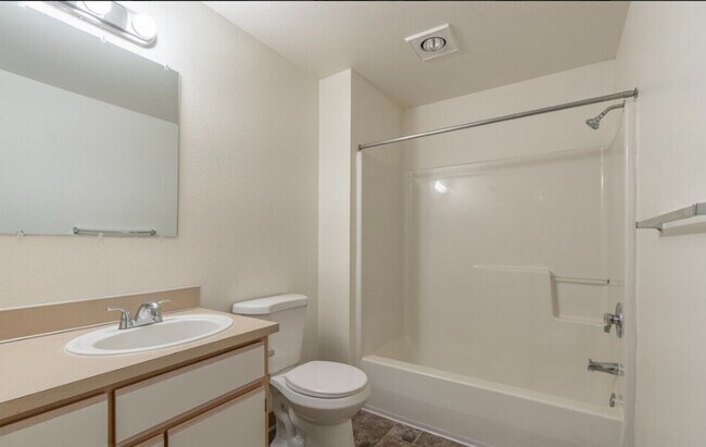 Building Photo - Lakeside Living in Corvallis - Affordable Comfort with Scenic Views!