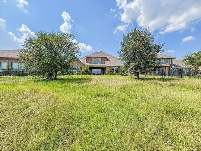 Building Photo - 25639 Kearsley Dr