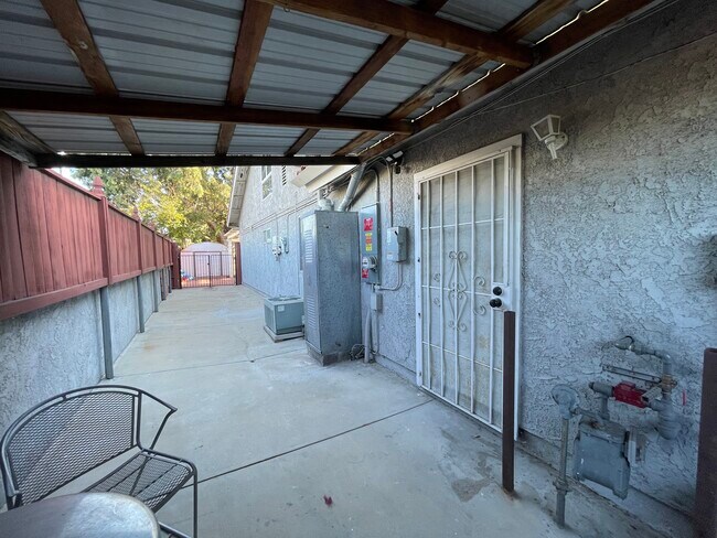 Private patio/ dog run - 22002 Prairie St