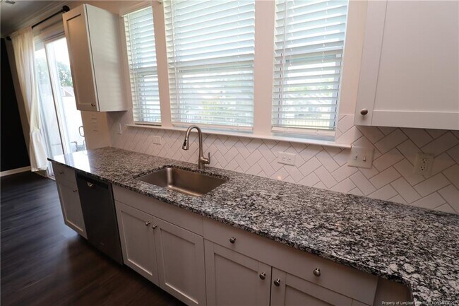 Building Photo - 755 Amarra Dr
