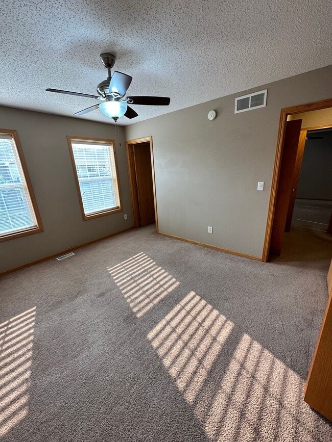 Building Photo - Beauting 2 Bed Town Home for Rent