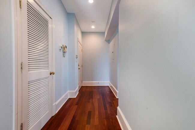 Building Photo - 1324 Euclid St NW