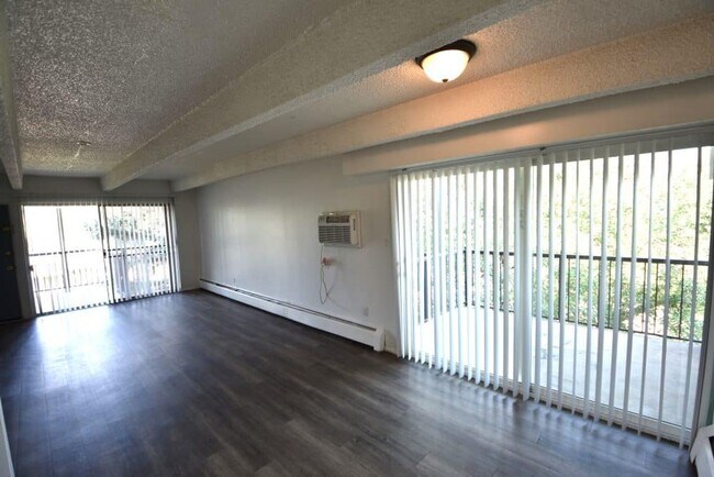 Building Photo - 4440 Laguna Pl