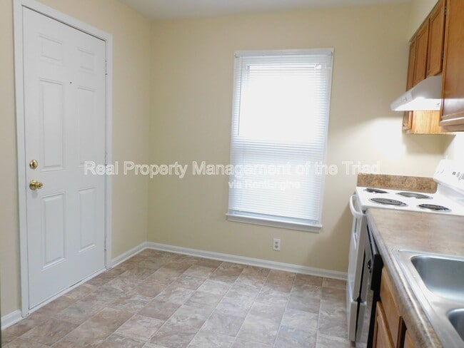 Building Photo - 1723 Hannaford Rd
